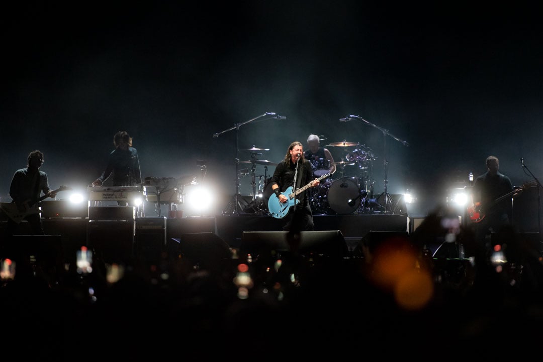 Foo Fighters chega ao Brasil com show em Curitiba antes do The Town;  setlist e fotos